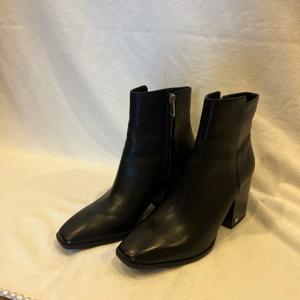 Elegant Black Ankle Boots